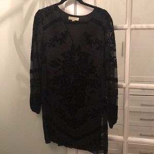 Black velvet detailed dress
